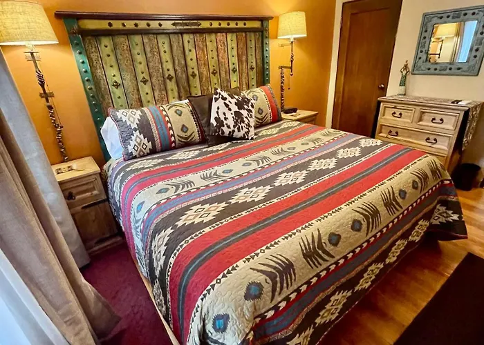 The Pleasant Street Casitas - Historic & Modern Charm Apartment