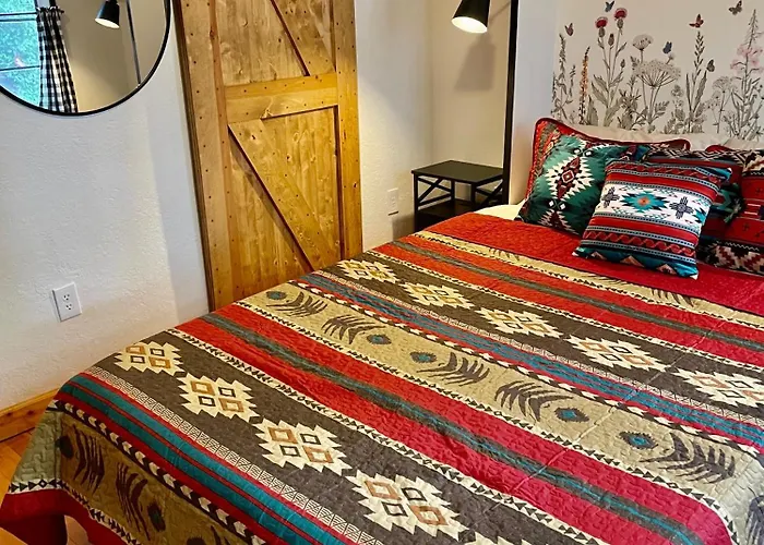 The Pleasant Street Casitas - Historic & Modern Charm Apartment