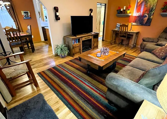 The Pleasant Street Casitas - Historic & Modern Charm