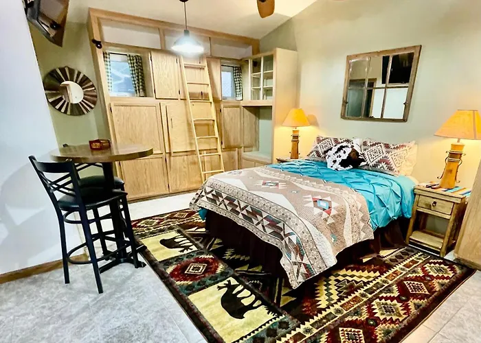 The Pleasant Street Casitas - Historic & Modern Charm Apartment